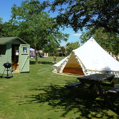 Camping La Foret De Tesse 外观 照片