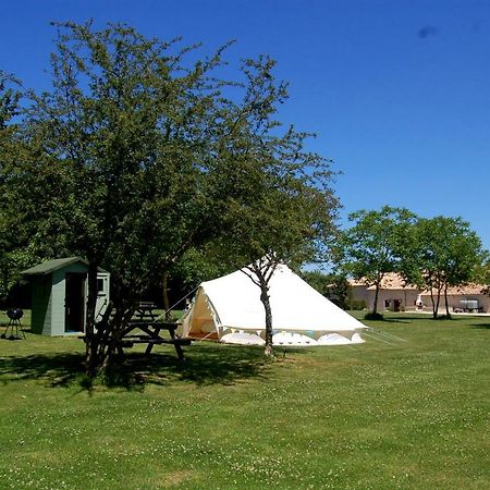 Camping La Foret De Tesse 外观 照片