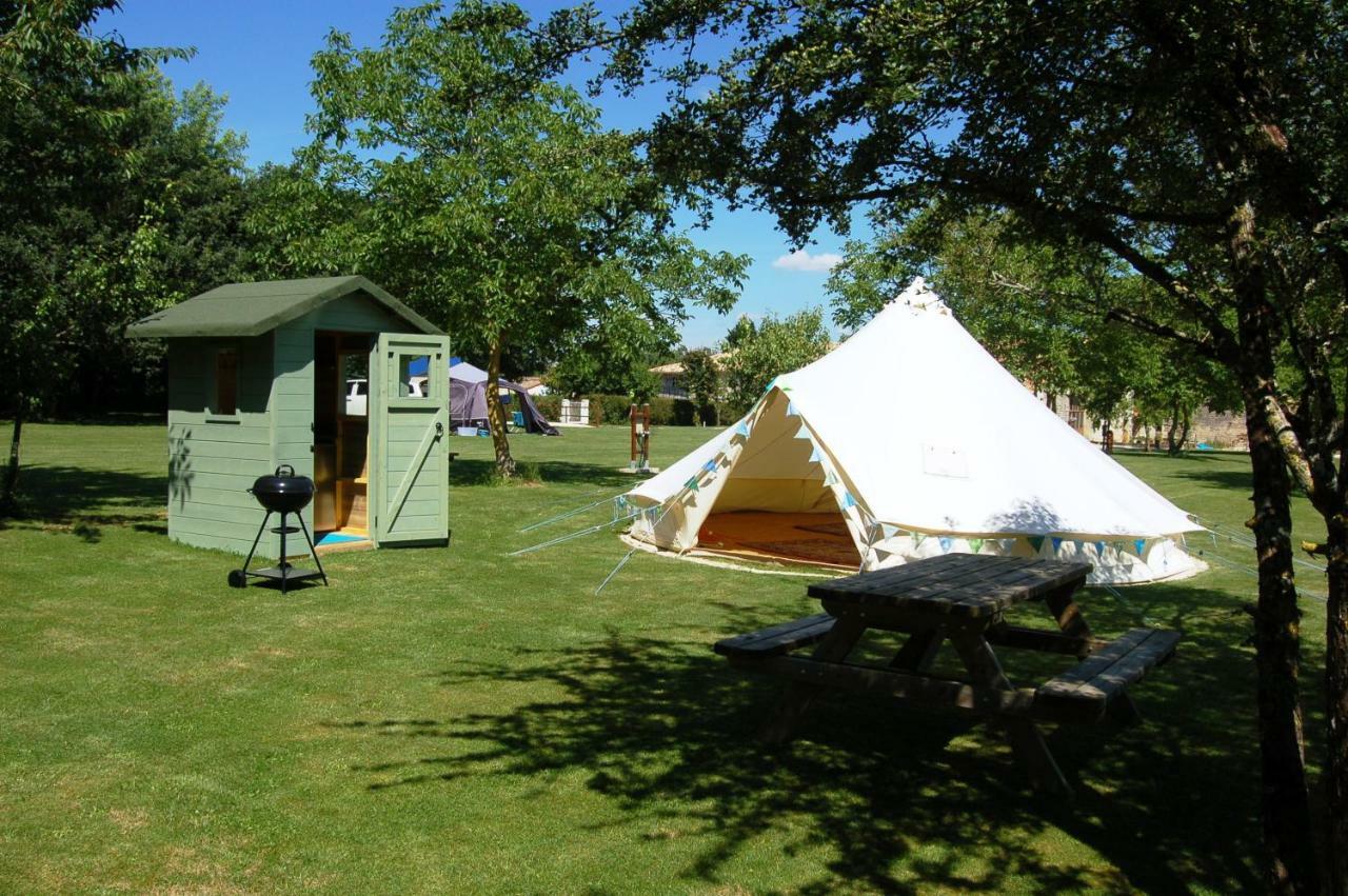 Camping La Foret De Tesse 外观 照片