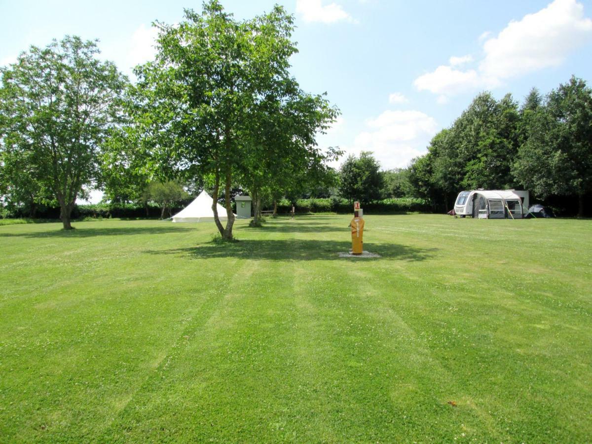 Camping La Foret De Tesse 外观 照片